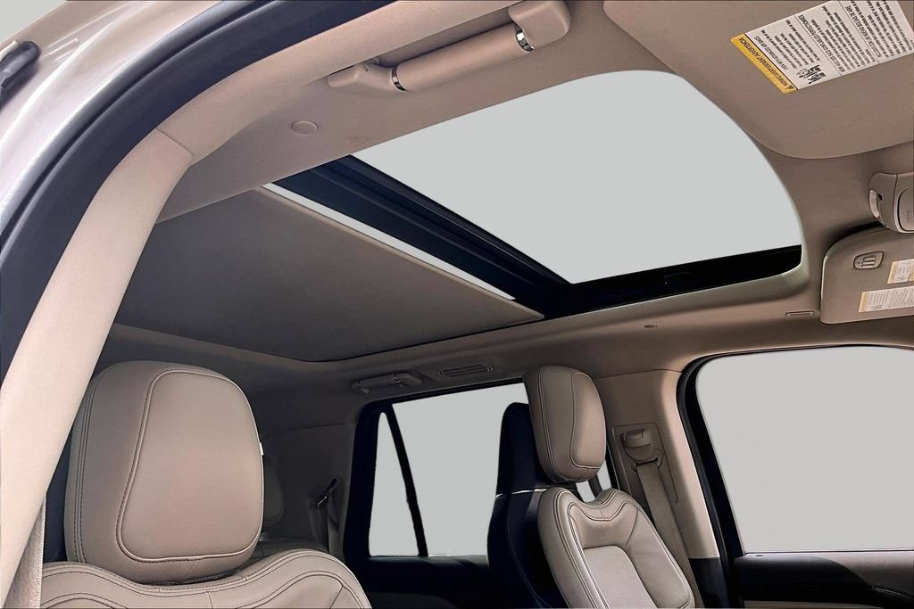 Used 2022 Lincoln Navigator Reserve AWD/4WD image 4