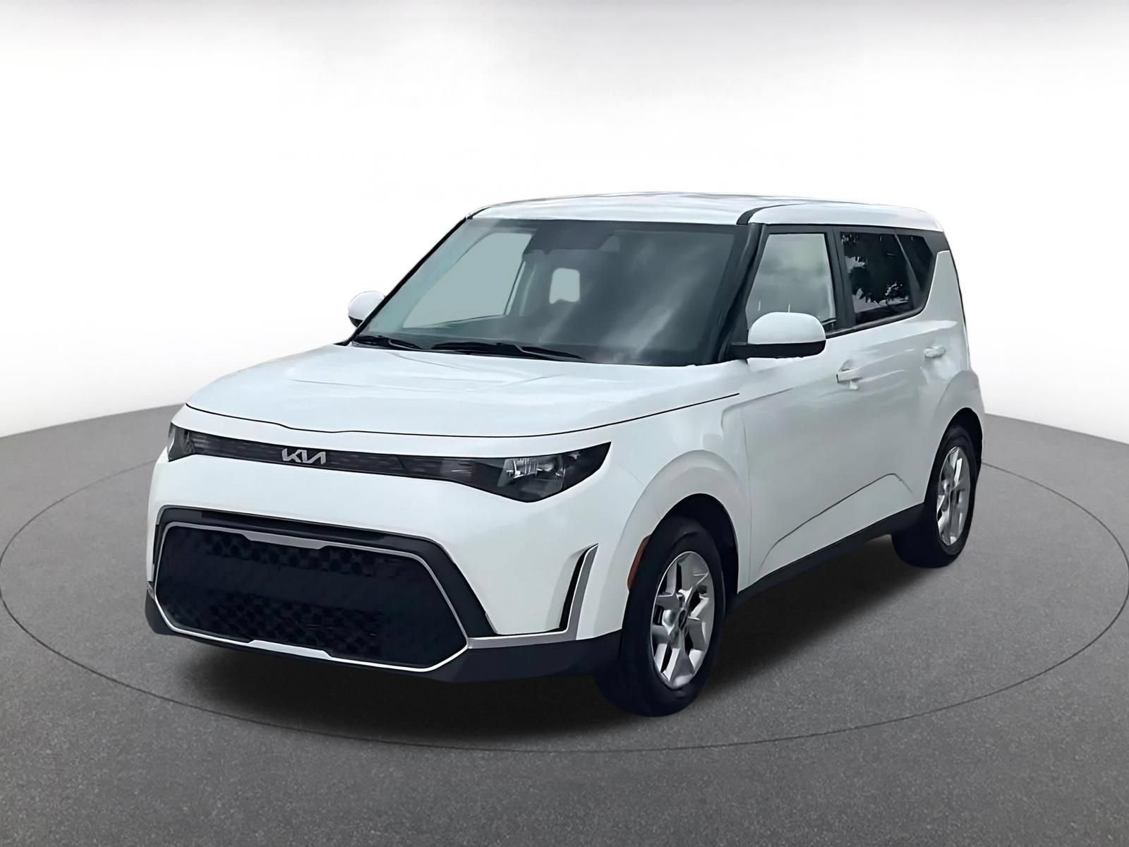 Used 2025 Kia Soul LX w/ LX Technology Package FWD image 7