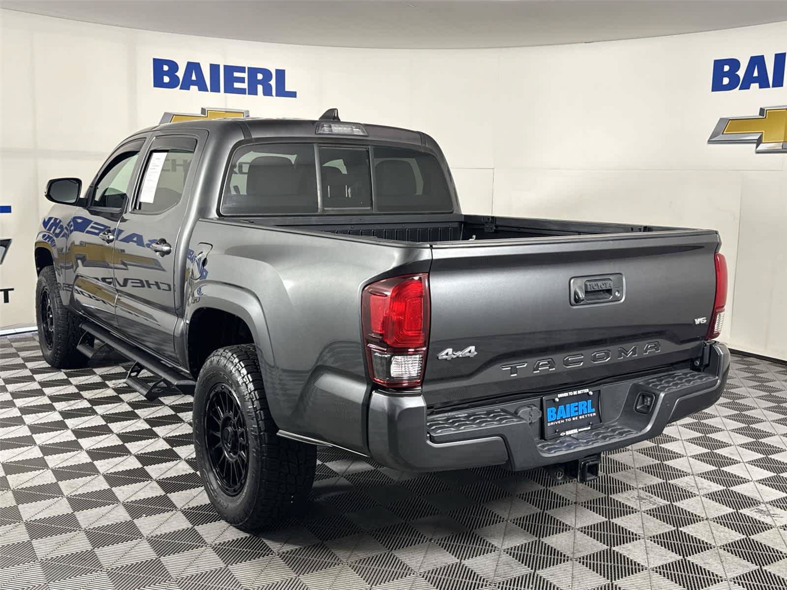 Used 2022 Toyota Tacoma SR AWD/4WD image 3