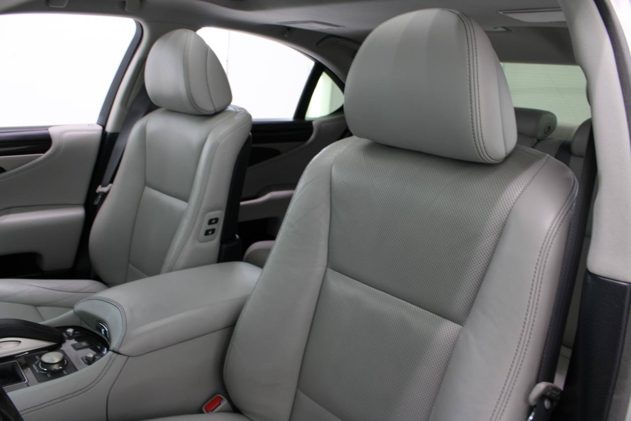 Used 2016 Lexus LS 460 w/ Comfort Package RWD image 33