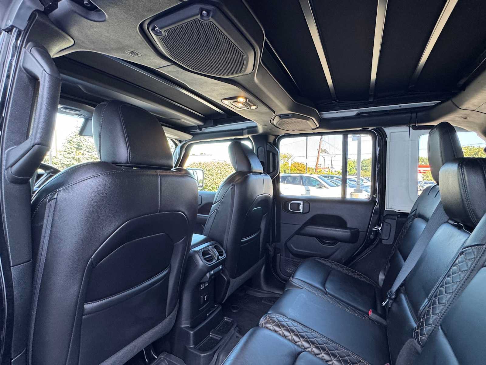 Used 2022 Jeep Wrangler Unlimited Sahara AWD/4WD image 16