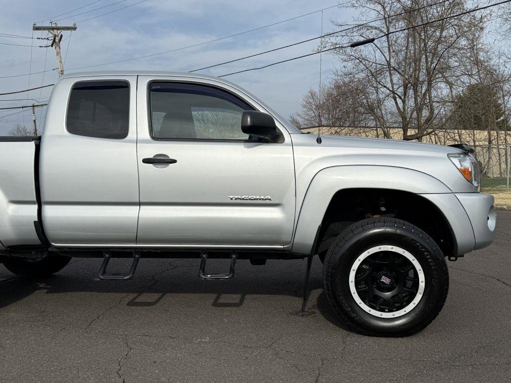Used 2011 Toyota Tacoma 4x4 Access Cab w/ SR5 Pkg #2 image 8