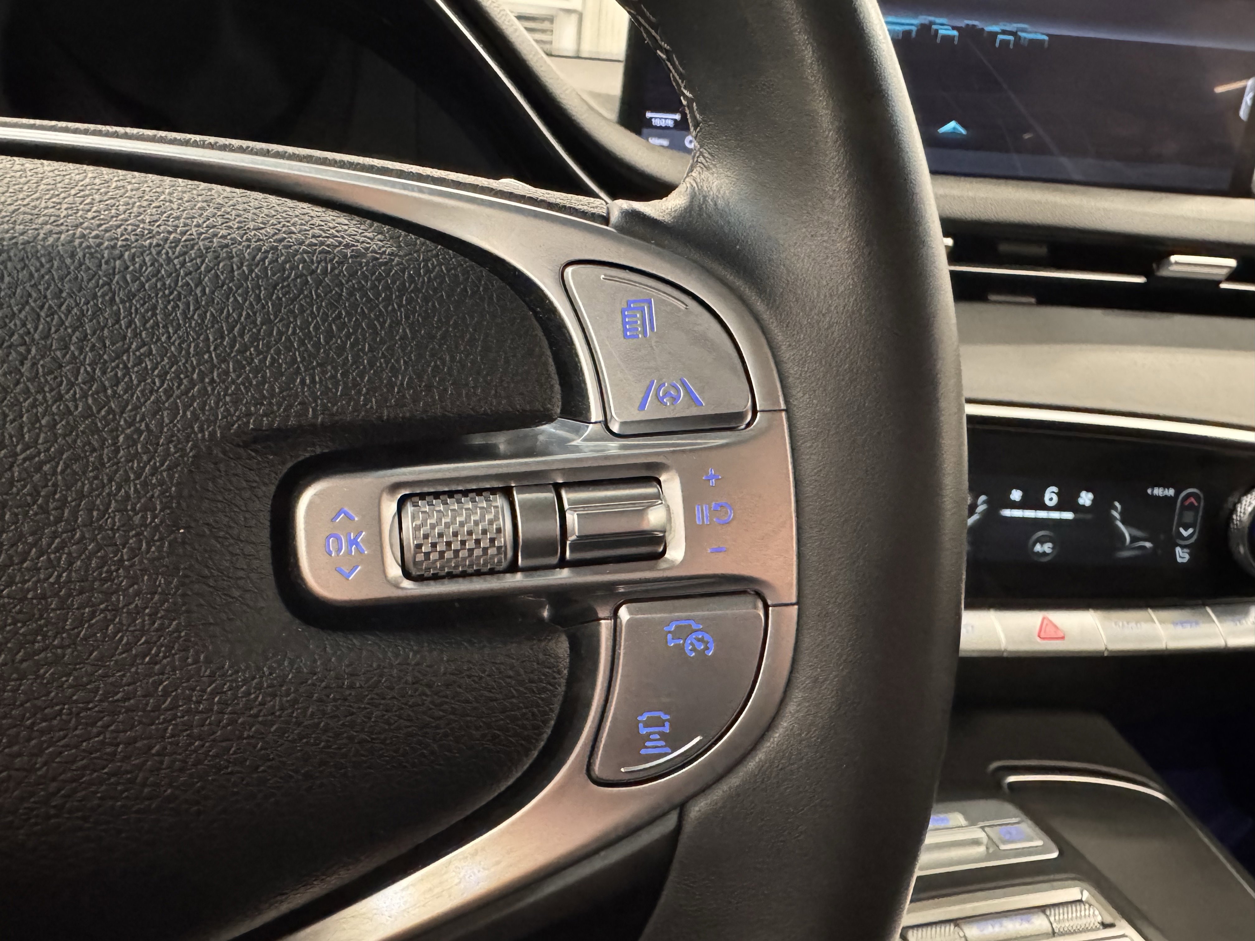 Used 2025 Genesis GV70 2.5T image 14