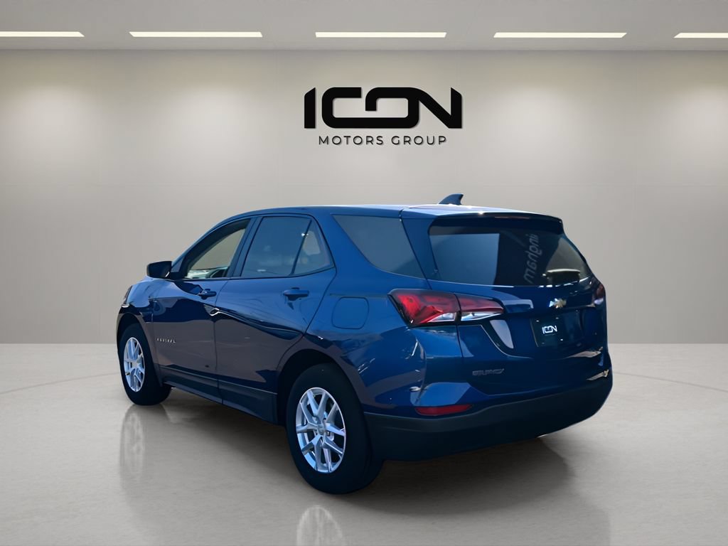 Used 2022 Chevrolet Equinox LS w/ LS Convenience Package AWD/4WD image 3