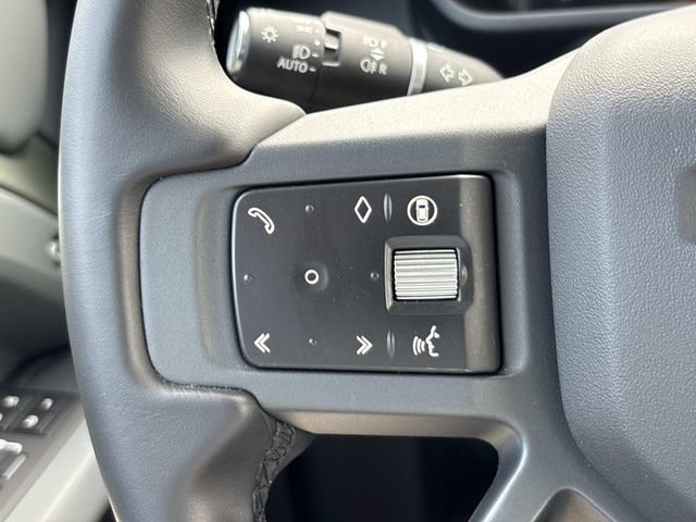Used 2025 Land Rover Defender 130 X-Dynamic SE AWD/4WD image 29