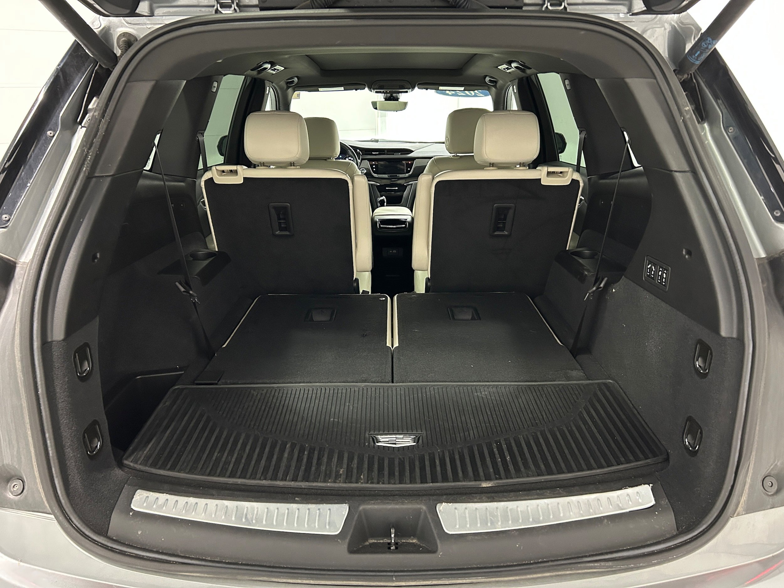 Used 2024 Cadillac XT6 Sport w/ Technology Package AWD/4WD image 35