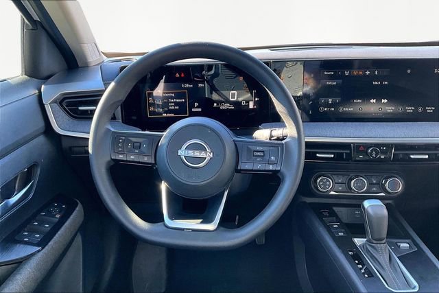 Used 2025 Nissan Kicks SV w/ SV Premium Package image 8