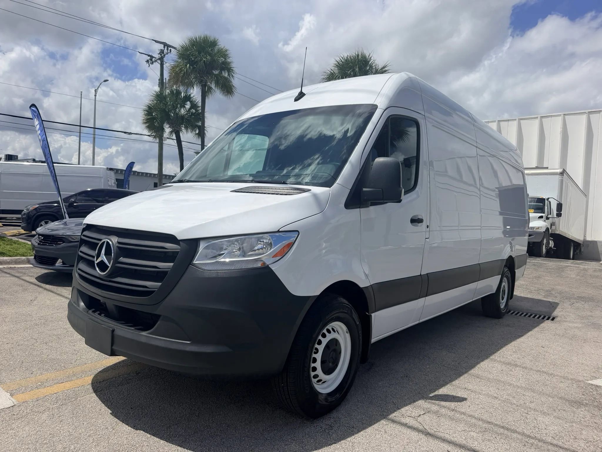 Used 2023 Mercedes-Benz Sprinter 2500 w/ Dashboard Charging Package image 3