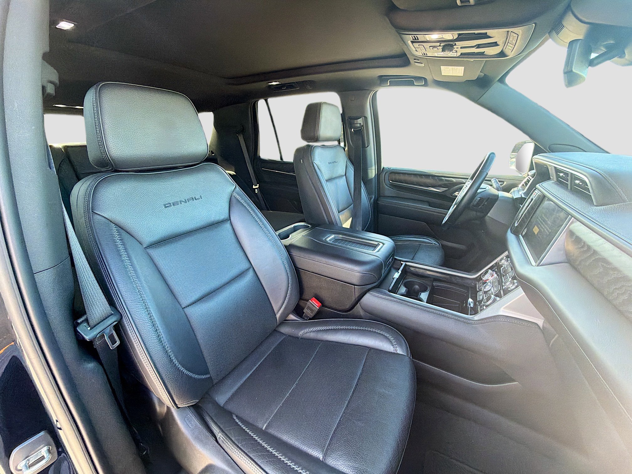Used 2023 GMC Yukon Denali image 16