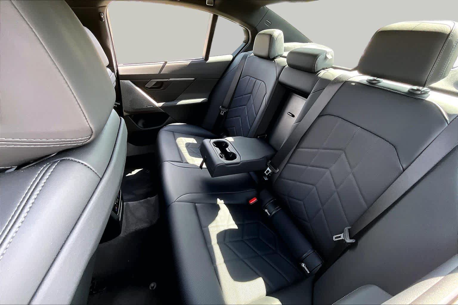 Used 2027 BMW 530i RWD image 19