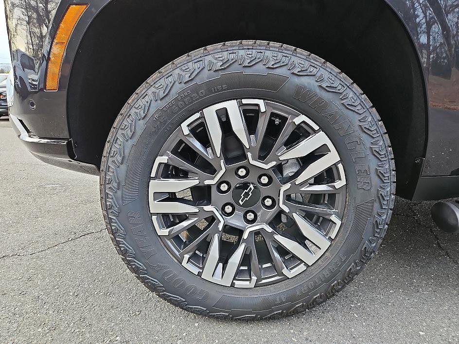 New 2026 Chevrolet Suburban Z71 w/ Z71 Off-Road Package image 8