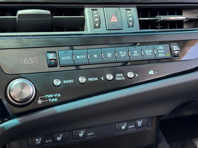 Used 2025 Lexus ES 300h w/ Premium Package FWD image 13