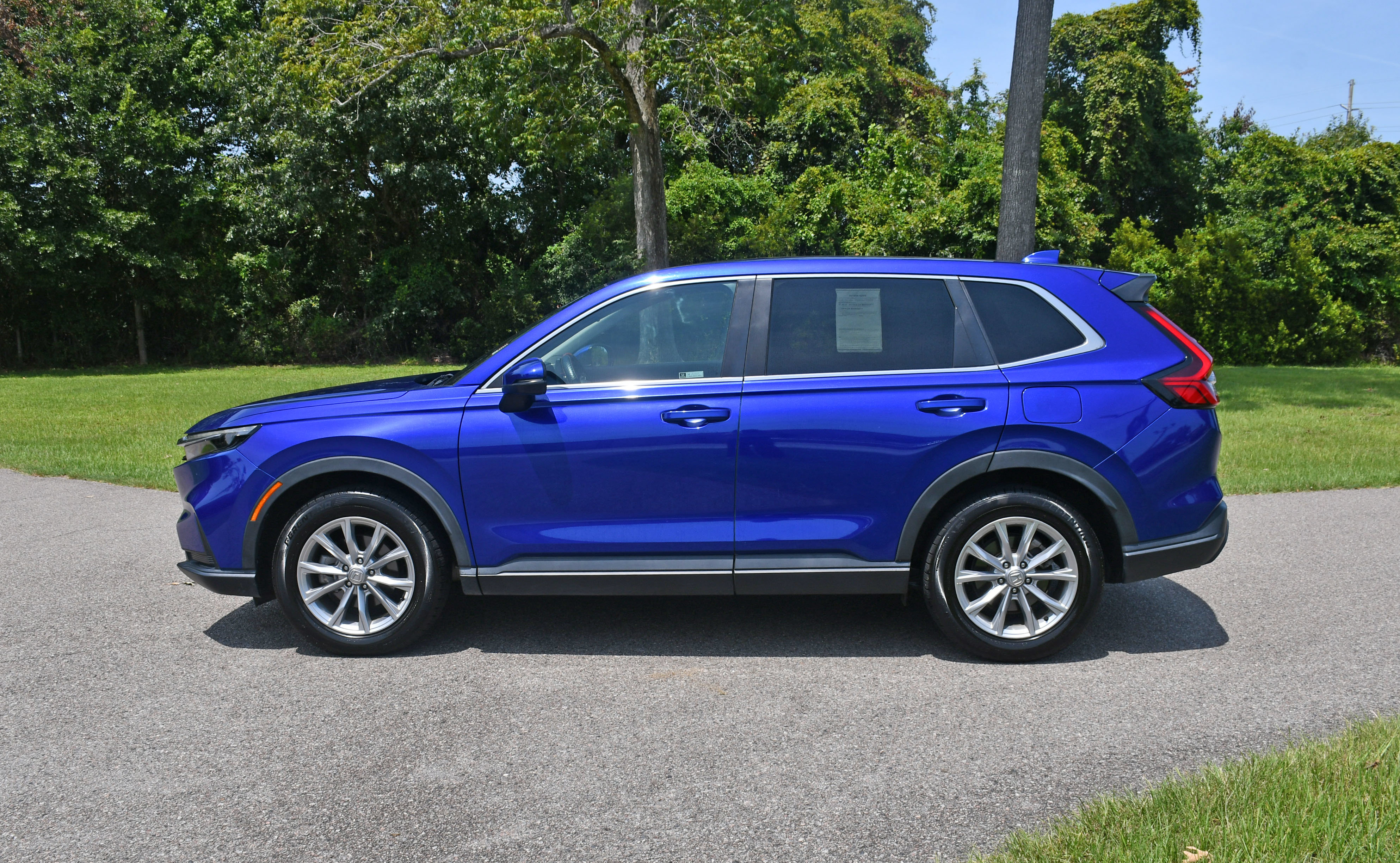 Used 2023 Honda CR-V EX image 2
