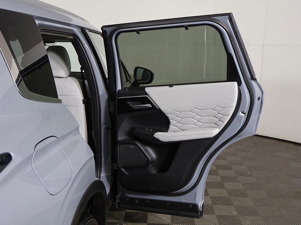 New 2025 Mitsubishi Outlander SEL image 28
