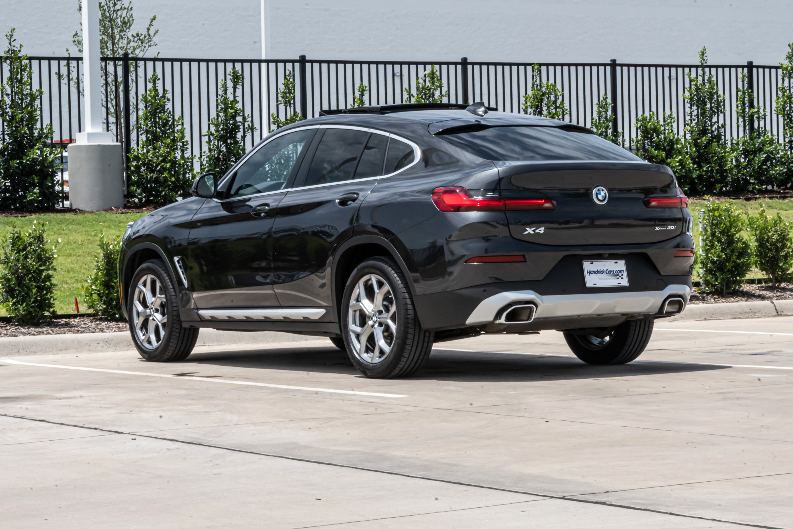 Certified 2025 BMW X4 xDrive30i AWD/4WD image 6