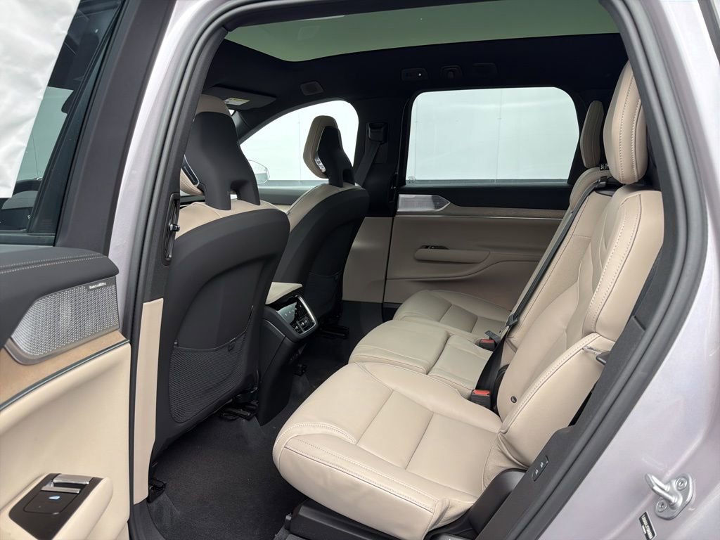 New 2026 Volvo EX90 Ultra AWD/4WD image 11