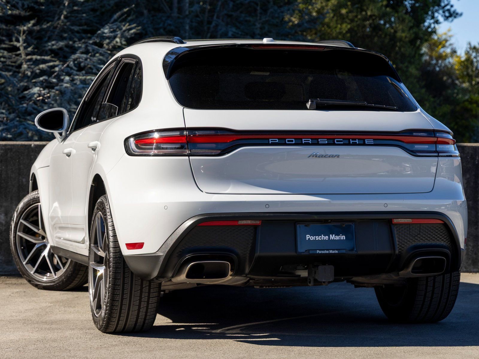 Certified 2025 Porsche Macan image 3