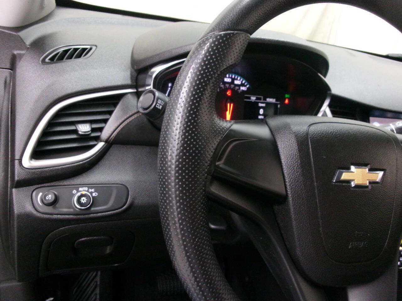 Used 2018 Chevrolet Trax LS image 28