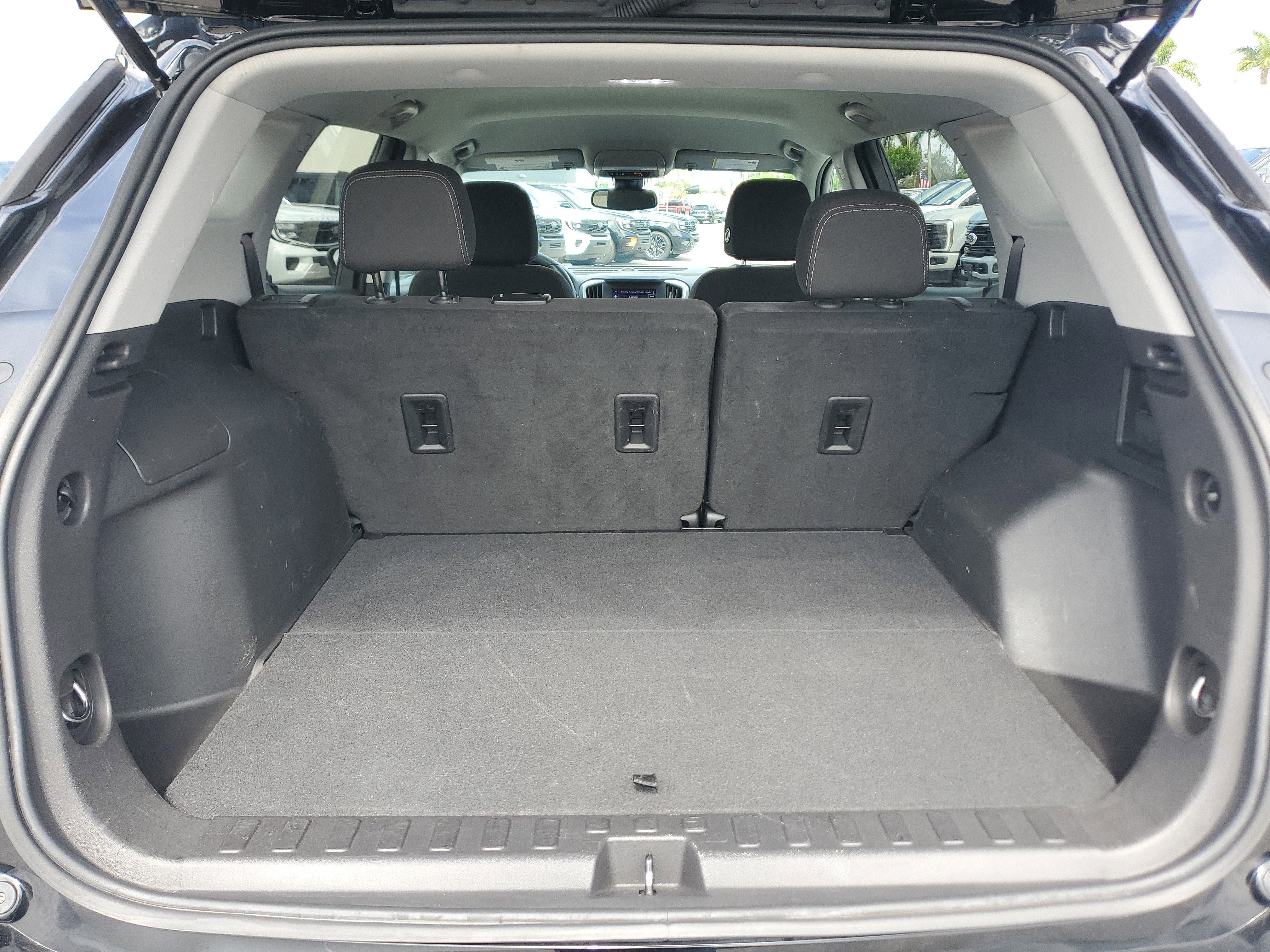 Used 2024 GMC Terrain SLE FWD image 10