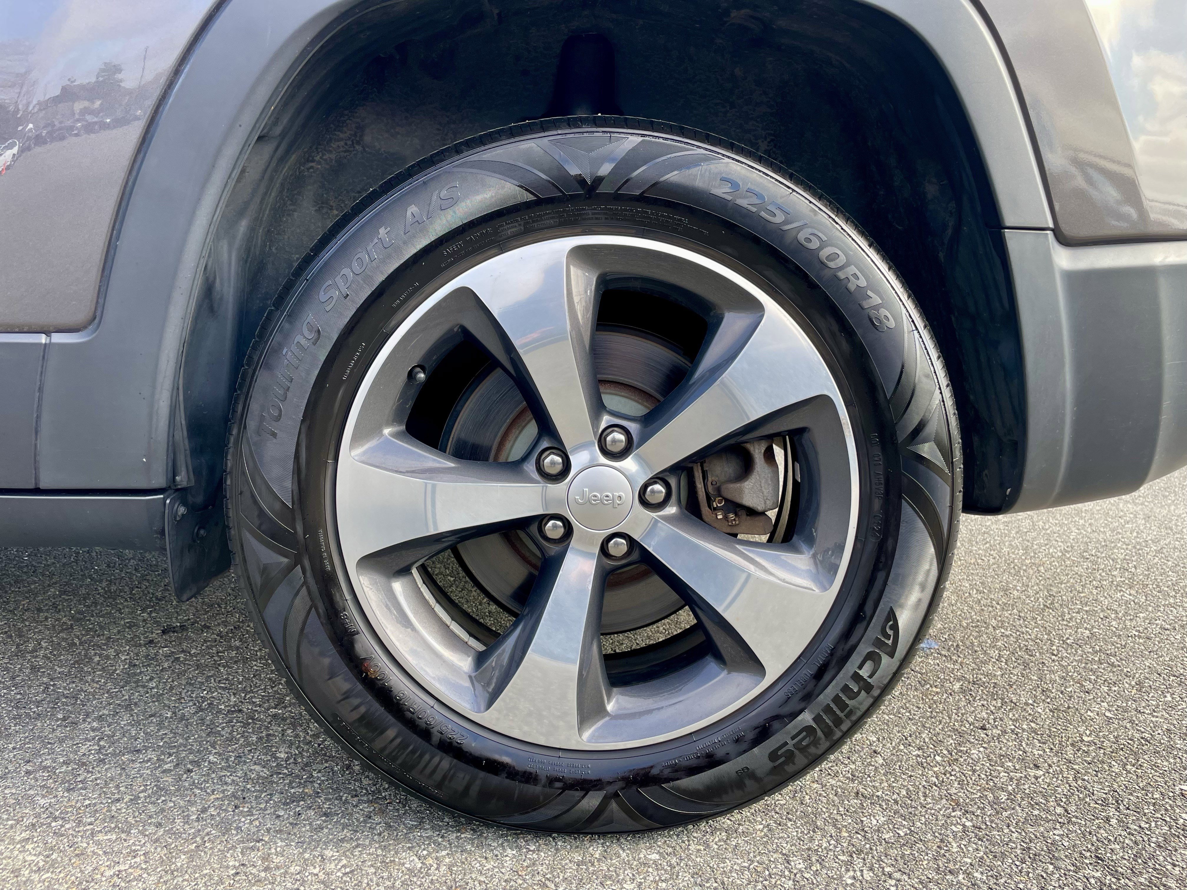 Used 2019 Jeep Cherokee Limited image 10