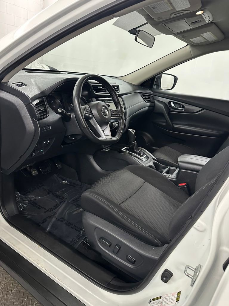 Used 2018 Nissan Rogue SV image 10