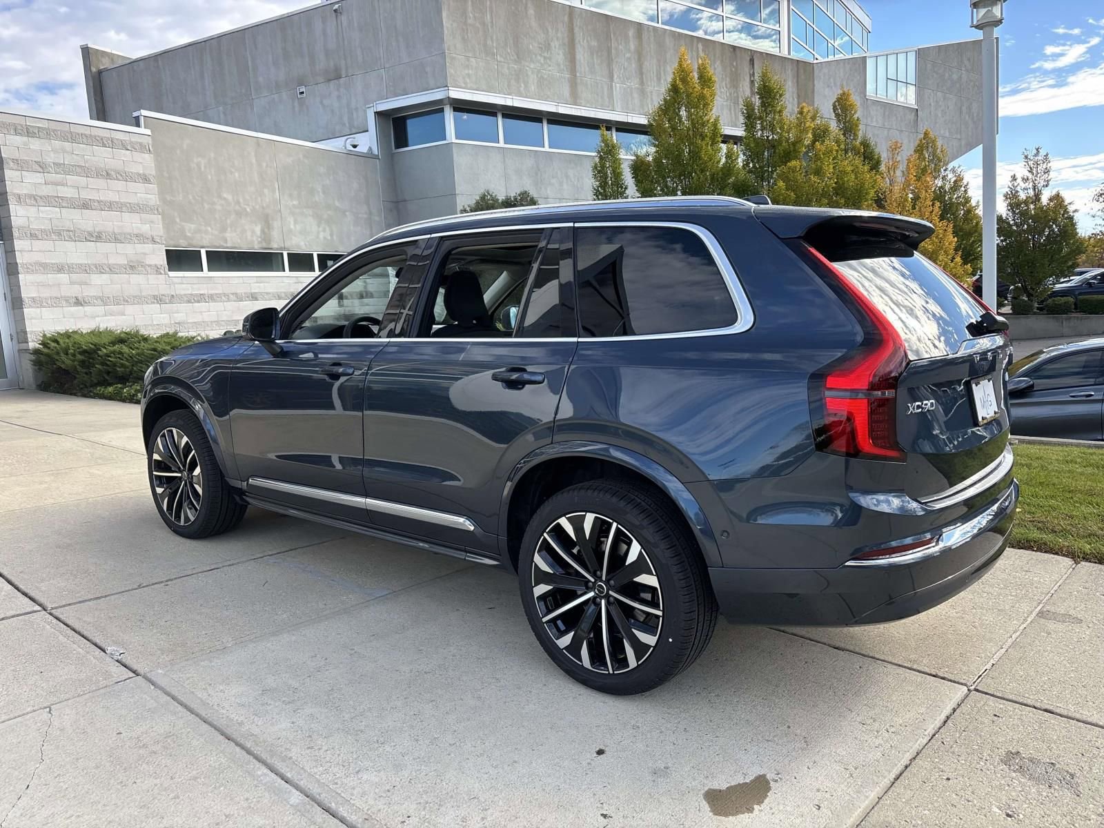 New 2026 Volvo XC90 B5 Plus w/ Protection Package Premier image 5