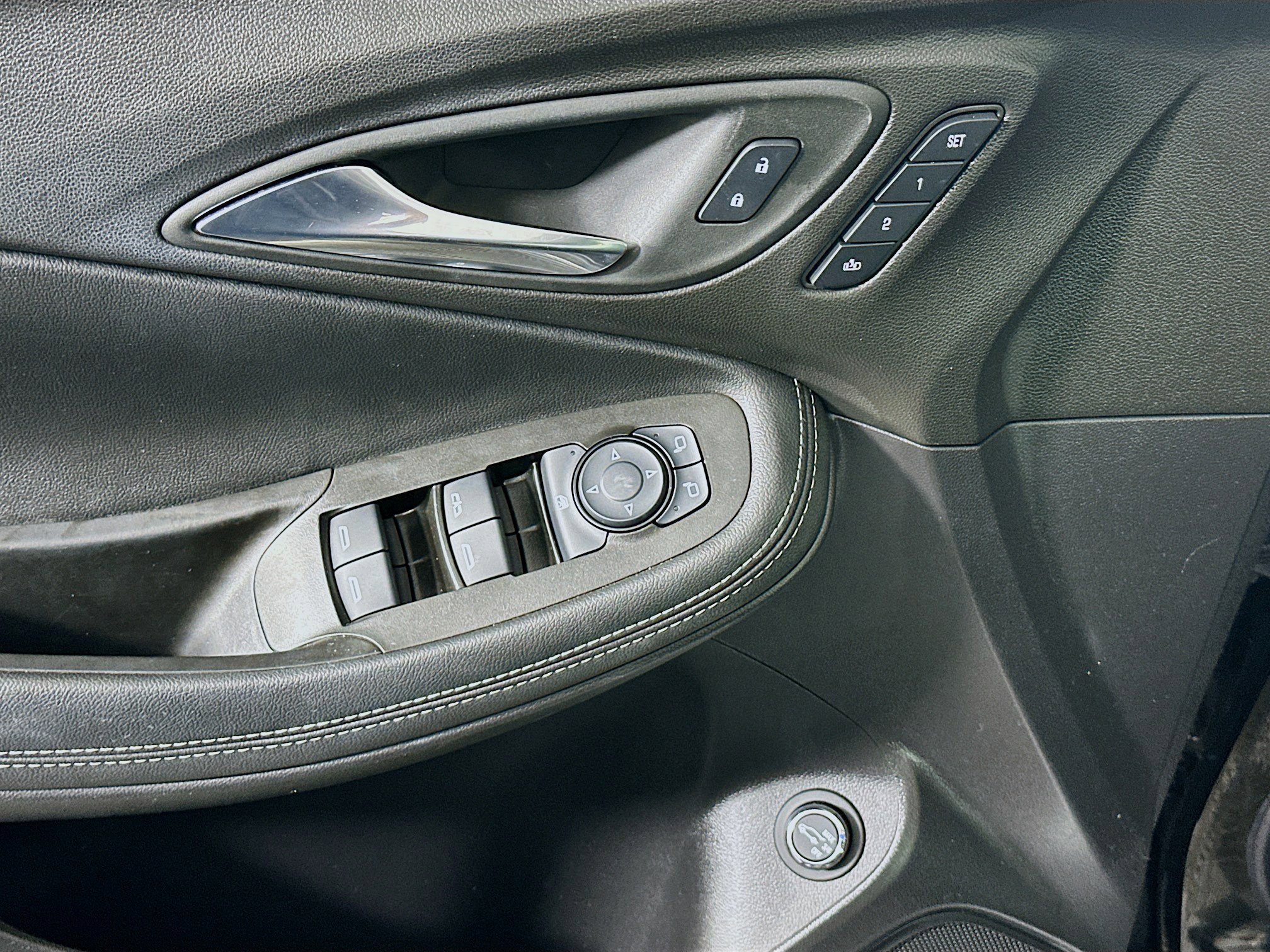 Used 2023 Buick Encore GX Essence w/ Experience Buick Package image 15