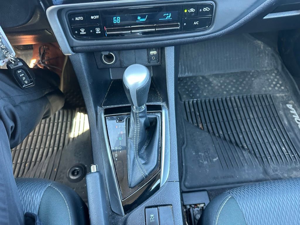 Used 2018 Toyota Corolla LE FWD image 11