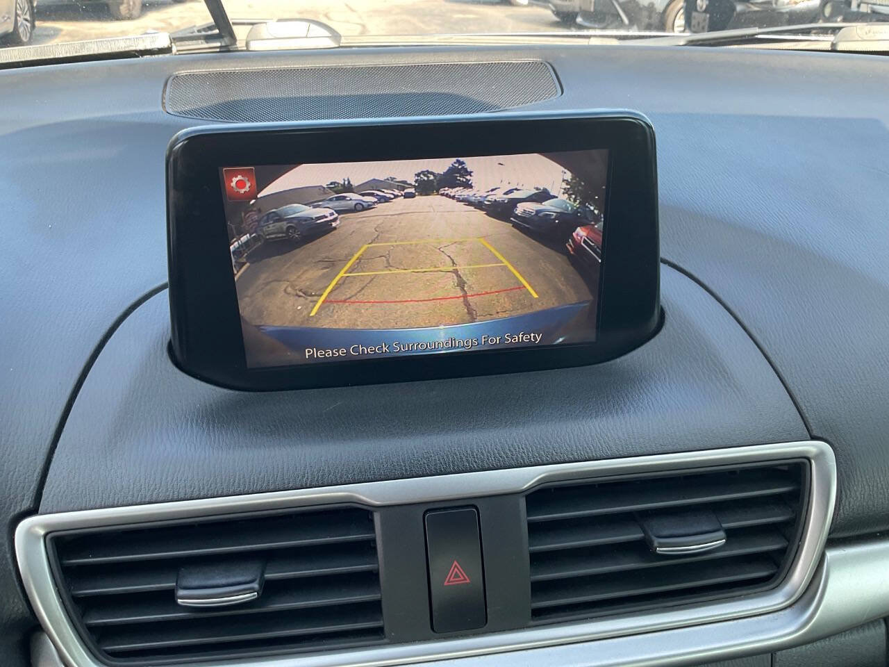 Used 2018 MAZDA MAZDA3 Sport FWD image 23