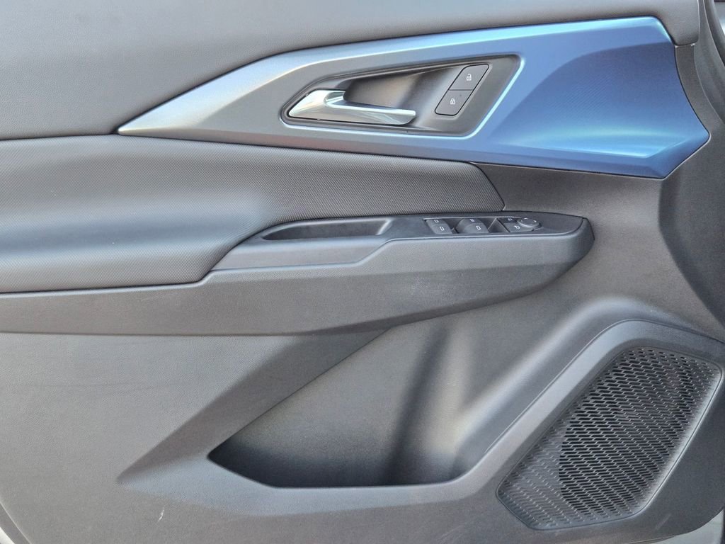 Used 2025 Chevrolet Equinox EV LT w/ Convenience Package image 24