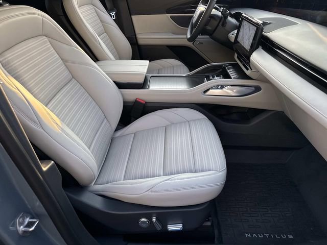 New 2026 Lincoln Nautilus Reserve w/ Jet Appearance Package AWD/4WD image 9