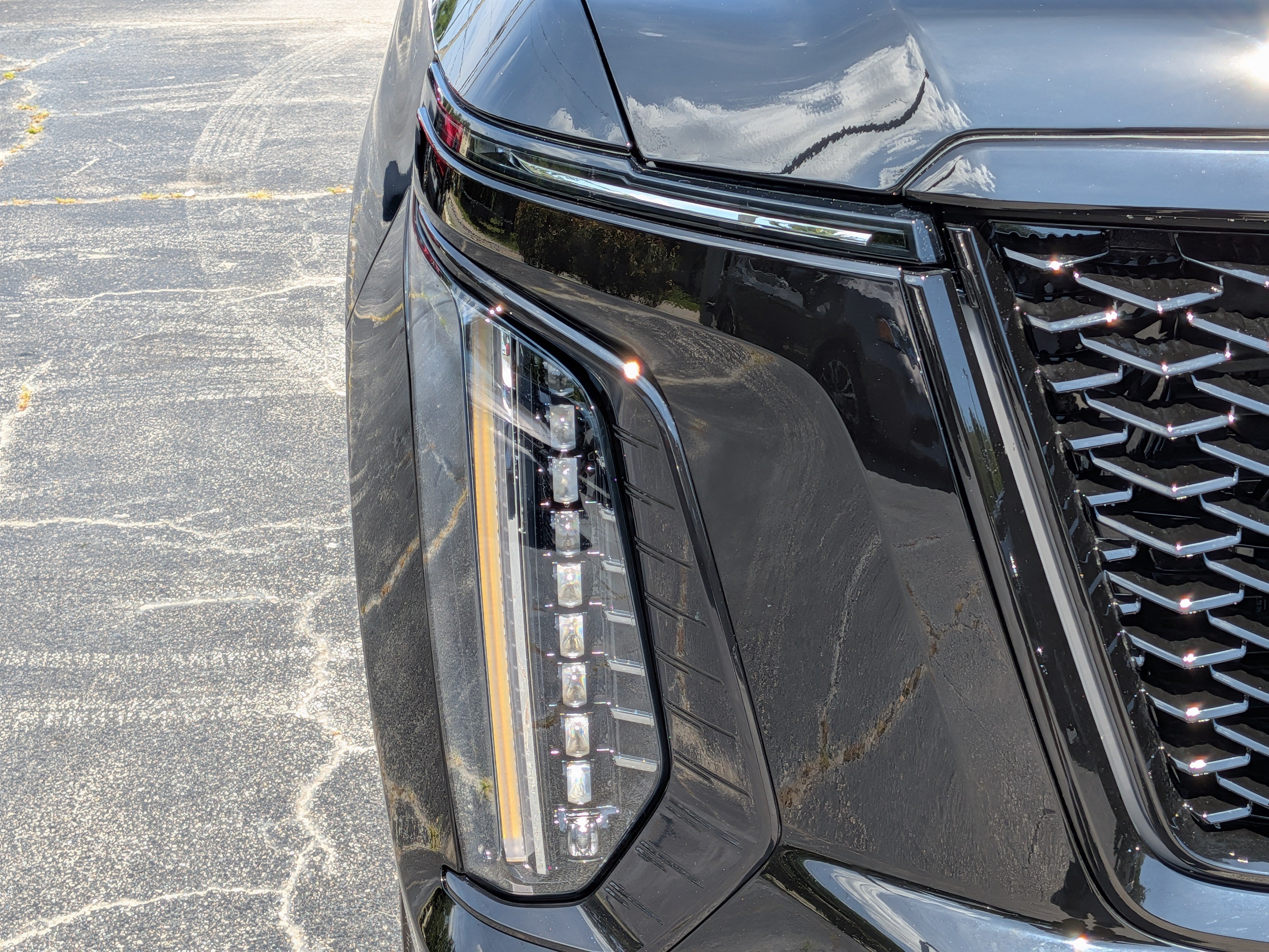 Certified 2025 Cadillac Escalade V w/ LPO, ONYX Package AWD/4WD image 10