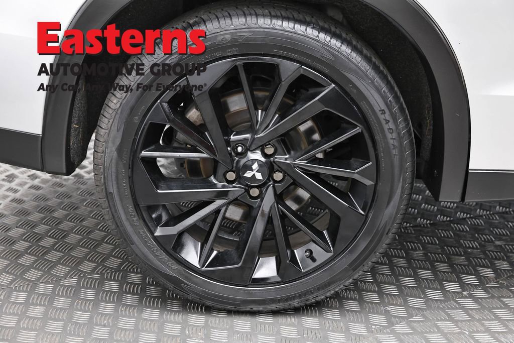 Used 2022 Mitsubishi Outlander SE image 28