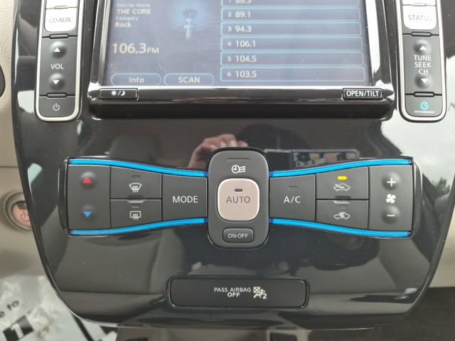 Used 2011 Nissan Leaf SL image 29