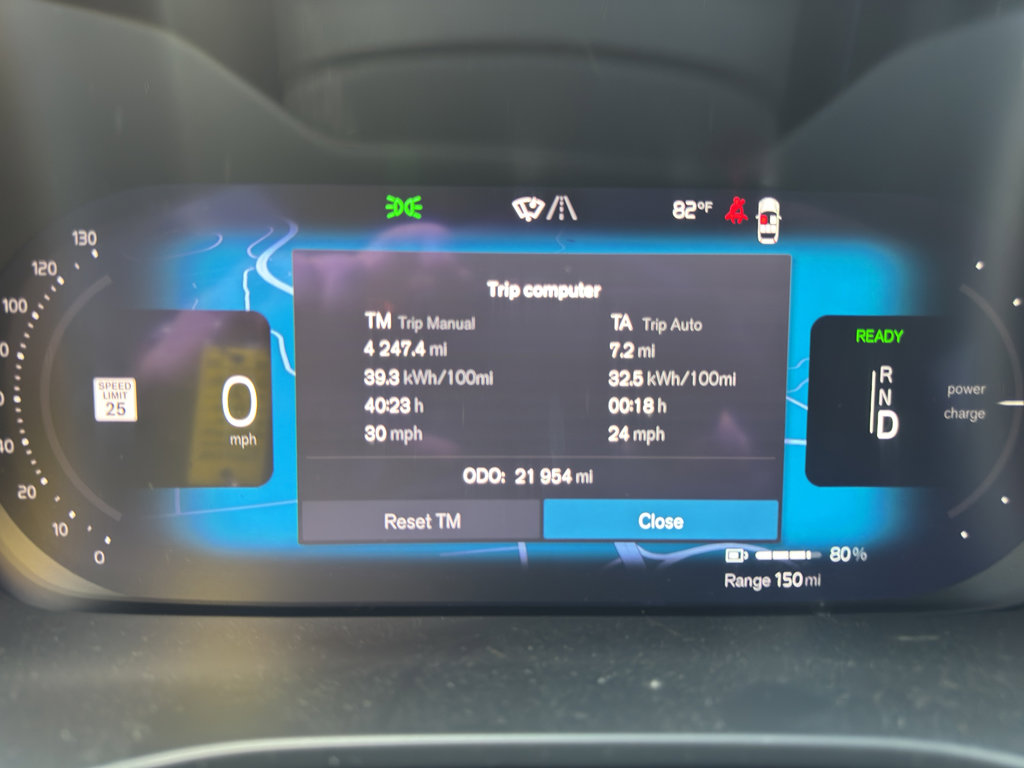 Used 2023 Volvo C40 P8 Recharge Ultimate image 16