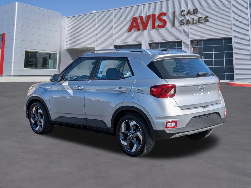Used 2025 Hyundai Venue SEL FWD image 7