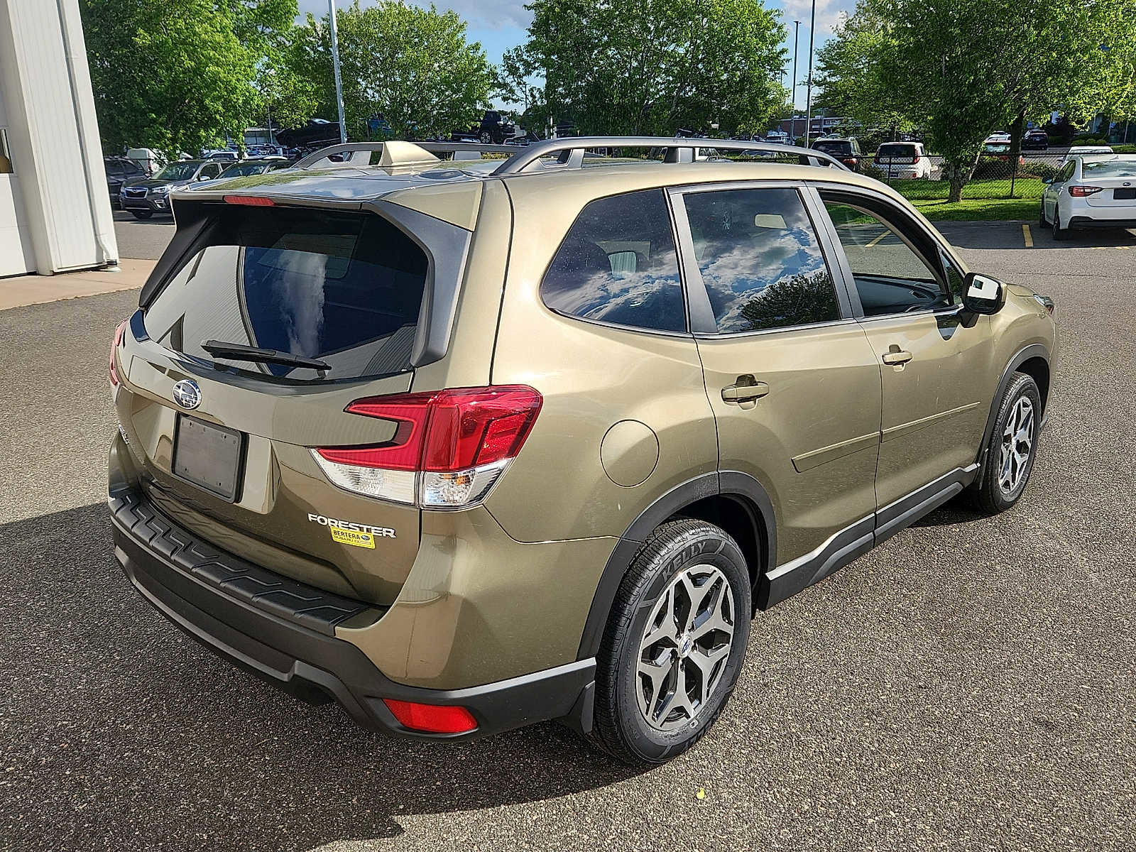 Used 2023 Subaru Forester Premium AWD/4WD image 6