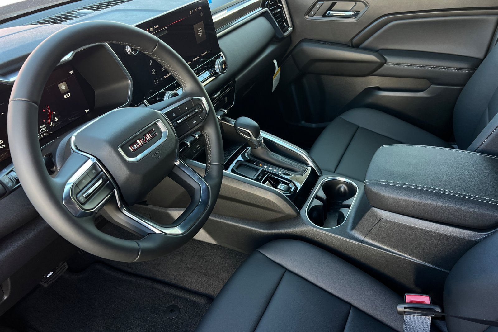 New 2026 GMC Canyon Elevation w/ Convenience Package RWD image 8