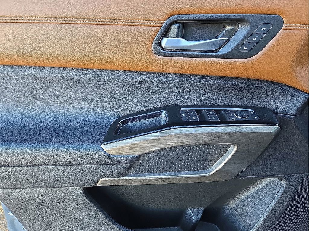 Used 2022 Nissan Pathfinder Platinum w/ Cargo Package image 22