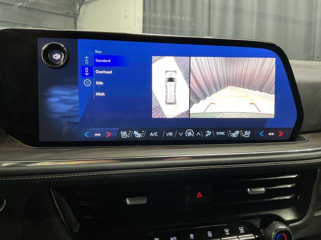Used 2025 Chevrolet Suburban Premier AWD/4WD image 28