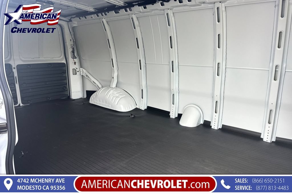 New 2025 Chevrolet Express 3500 Extended RWD image 26