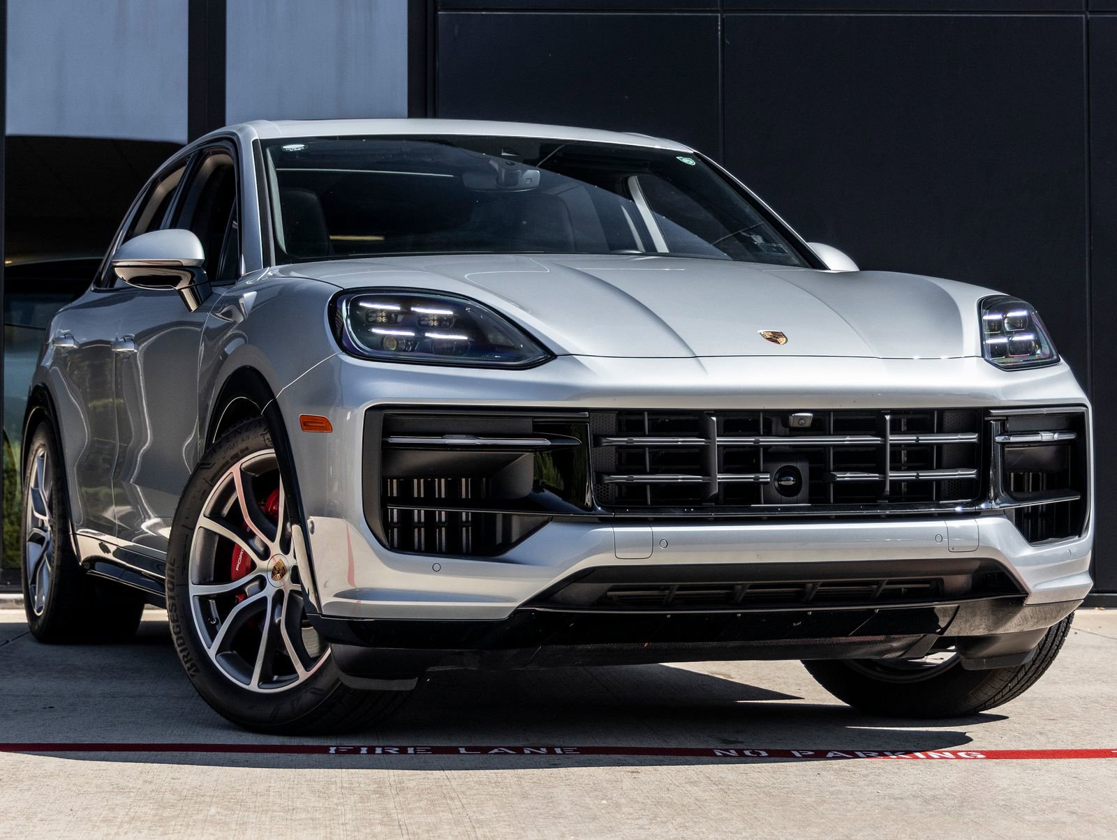 Used 2025 Porsche Cayenne GTS AWD/4WD image 6