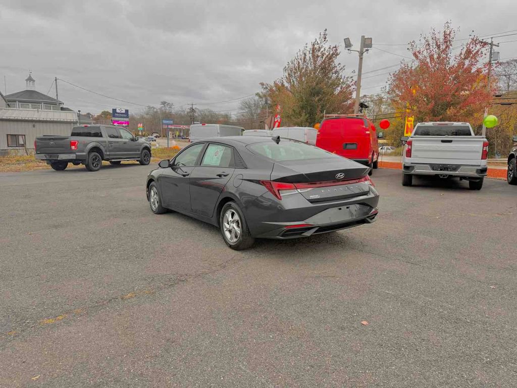 Used 2021 Hyundai Elantra SE image 5