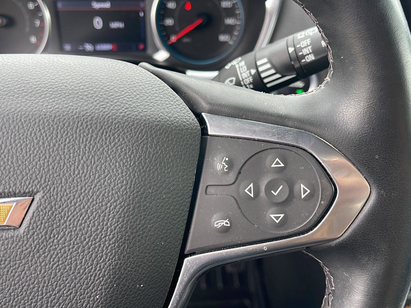 Used 2023 Chevrolet Traverse LT FWD image 16