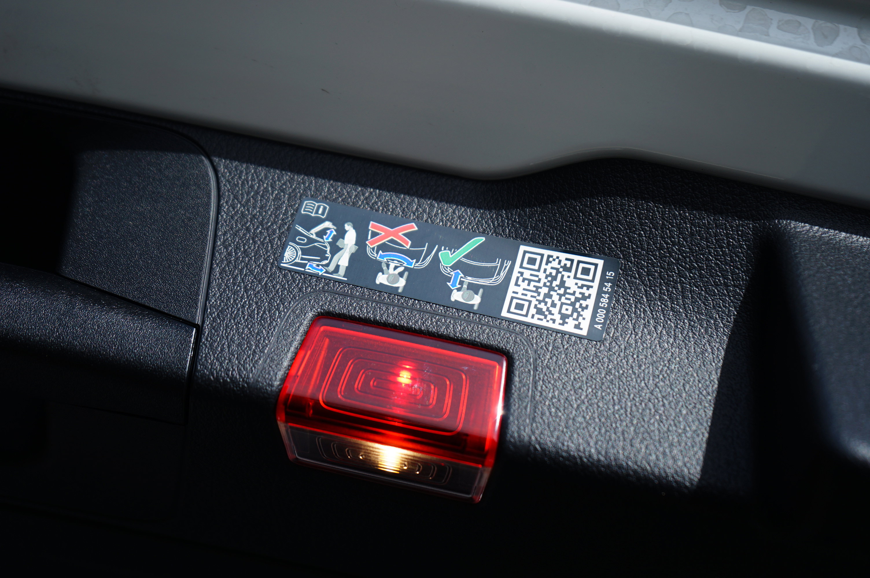 Used 2023 Mercedes-Benz EQB 300 4MATIC image 16