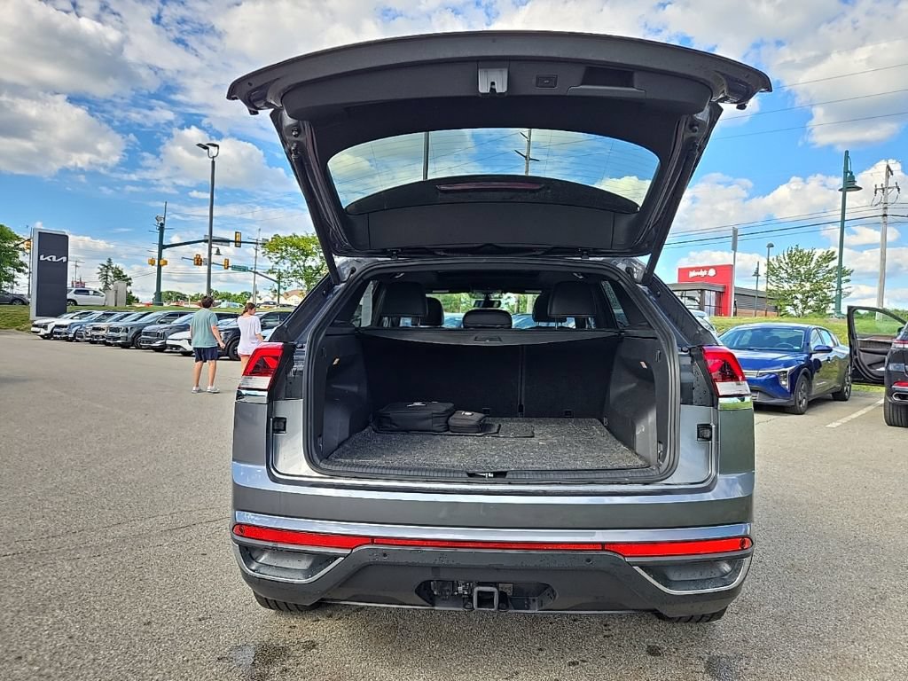 Used 2023 Volkswagen Atlas Cross Sport SE w/ Panoramic Sunroof Package AWD/4WD image 32