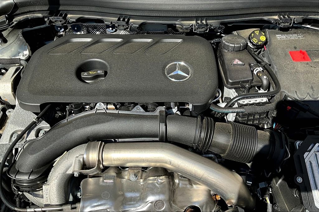 Used 2025 Mercedes-Benz GLA 250 4MATIC image 34