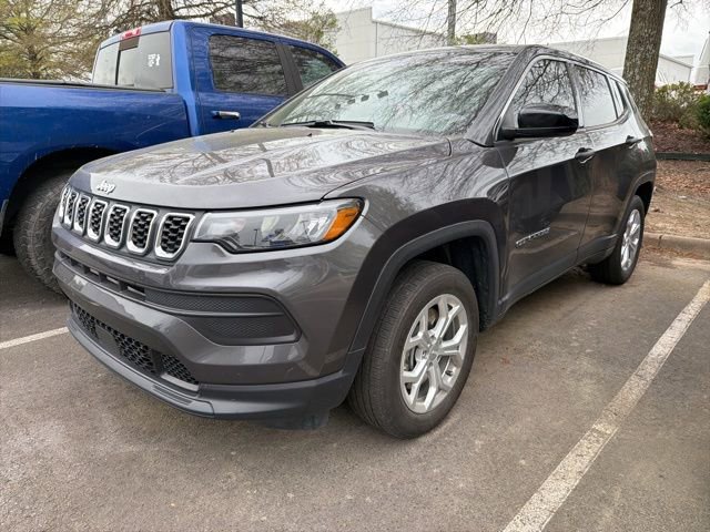 Used 2024 Jeep Compass Sport image 3