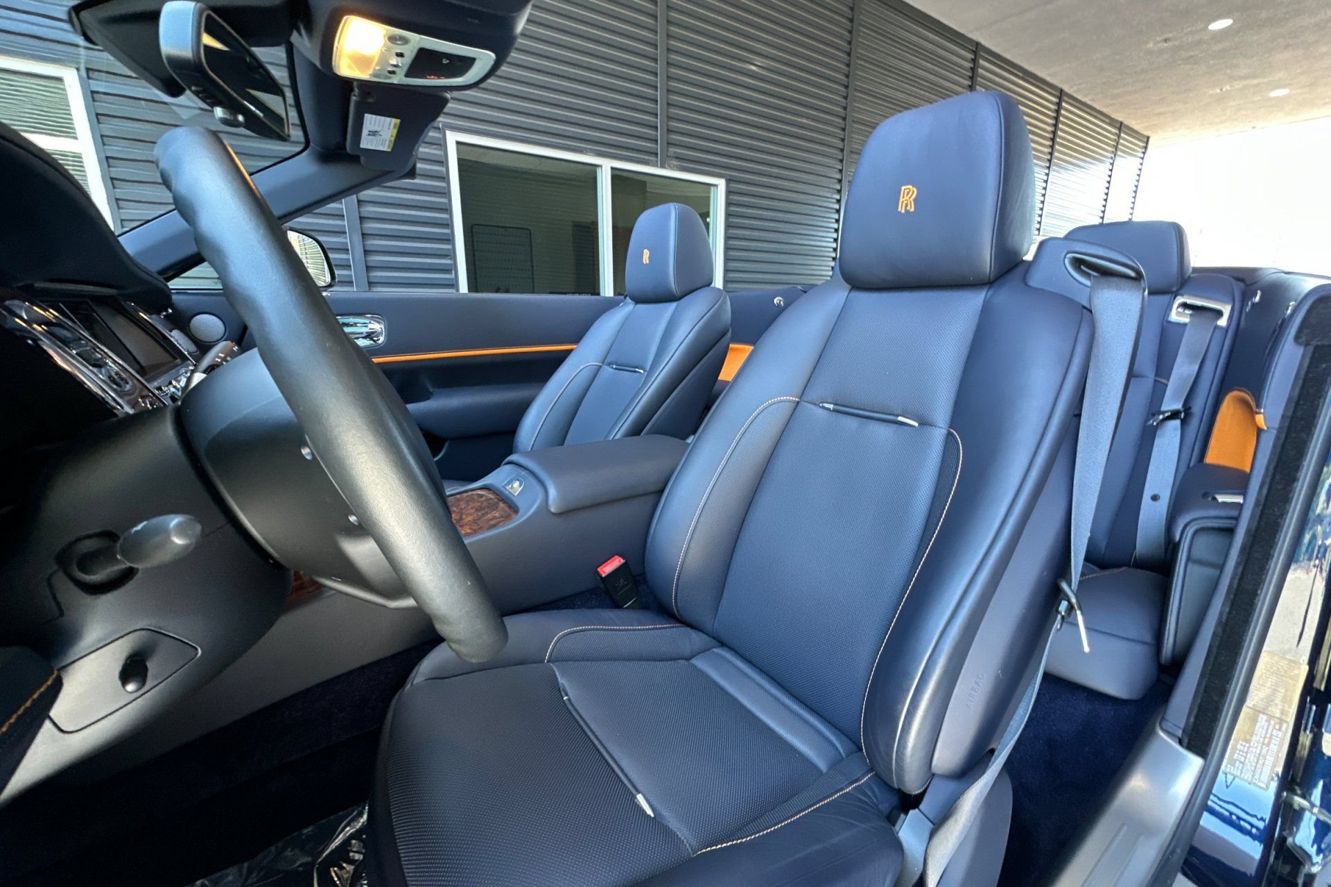 Used 2019 Rolls-Royce Dawn RWD image 5