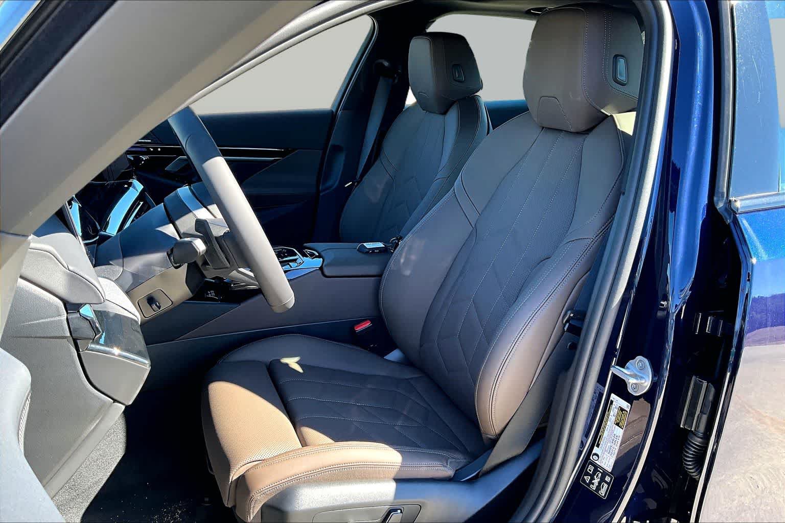 New 2026 BMW 530i xDrive w/ M Sport Package AWD/4WD image 7